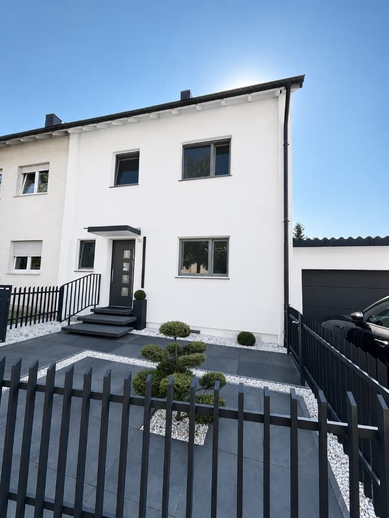 Doppelhaushälfte mit erneuerter Fassade